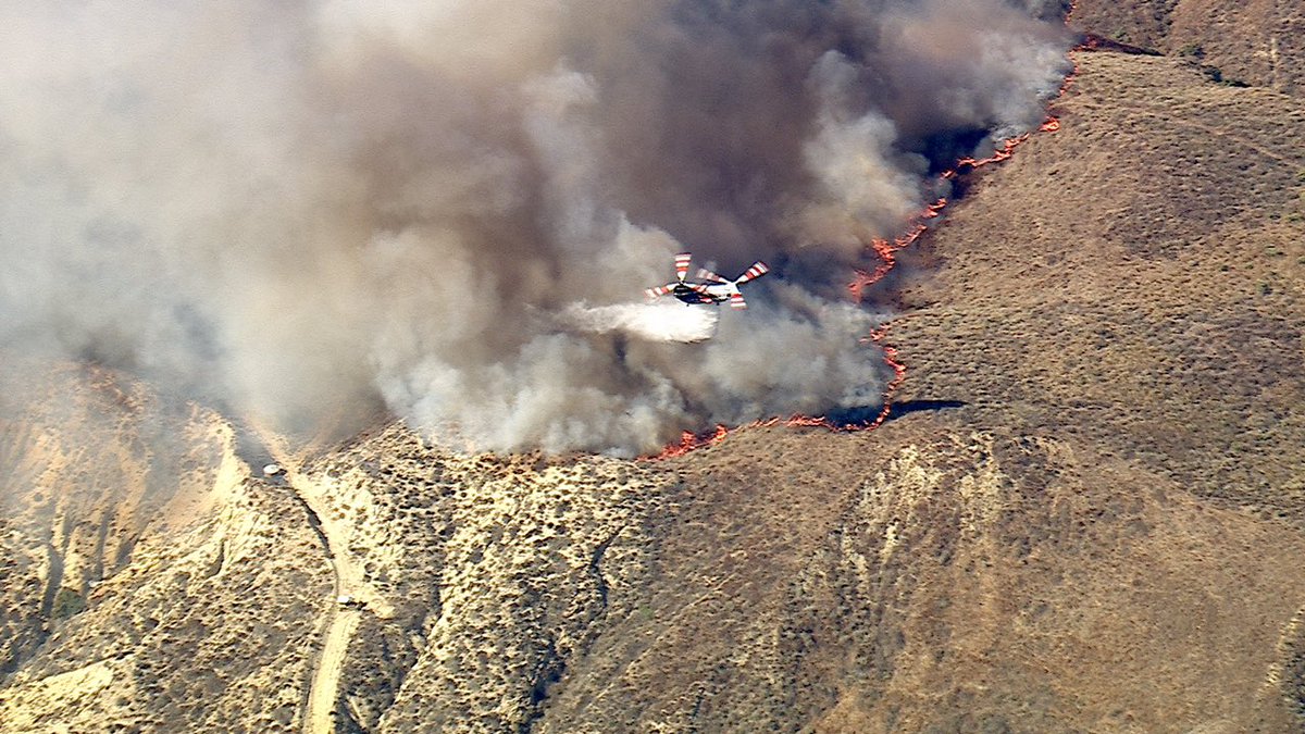 A few shots from the MountainFire airops doing great work with the rotors in high winds @VCFD @VCFD_PIO vcfdairops