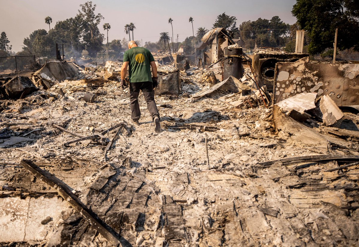 Thousands of people evacuated as wildfires ravage homes near Los Angeles