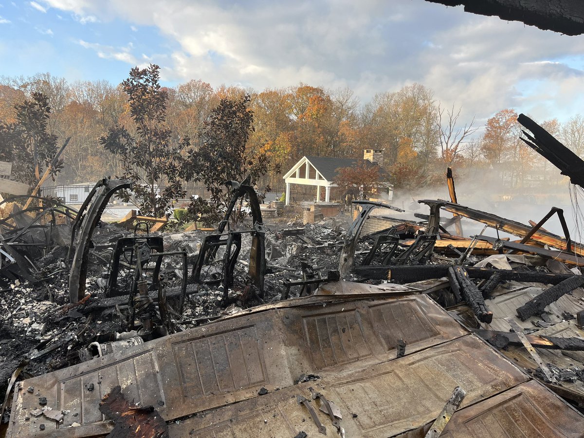 Peachtree Rd., Barnesville, house fire, family escaped uninjured, cause of fire under investigation appears to accidental, likely started outside, total loss (including several vehicles) @mcfrs FFs remain on scene