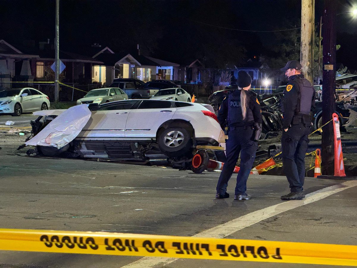 2 injured in stolen car crash as suspect flees West Valley police in Salt Lake City