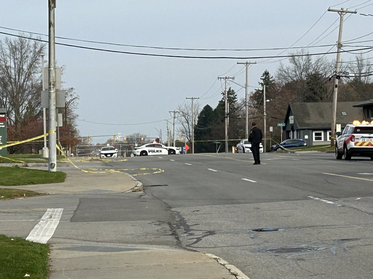 Heavy @RochesterNYPD presence outside Rochester General Hospital on Portland Avenue this morning