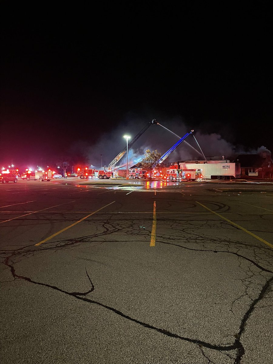 IFD_NEWS on scene working to put out a fire at this Golden Corral near Washington and Mitthoefer. According to Google Maps, it was permanently closed.