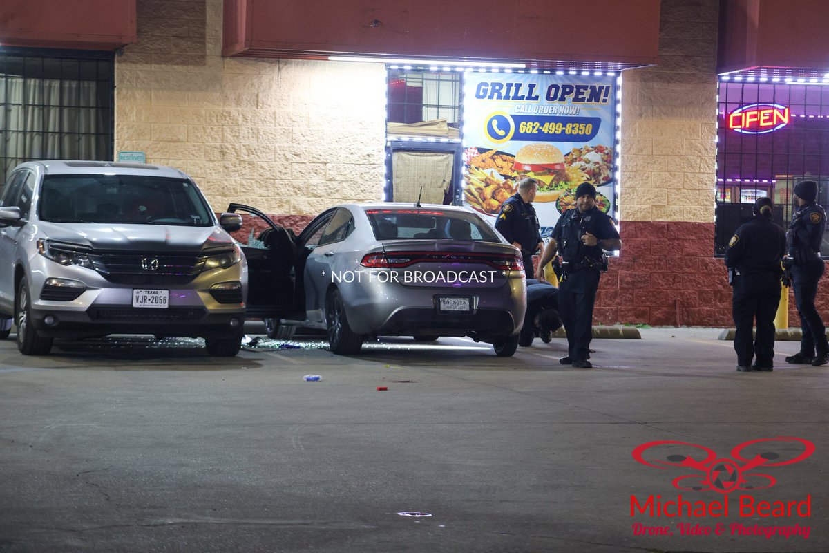 A major accident call in Fort Worth turns into a shooting, leaving 1 person critically injured. @fortworthpd tell On Thursday, November 28, 2024, at about 0016 hours, East units were dispatched to the 2800 block of Miller Ave. responding to a Major Accident call