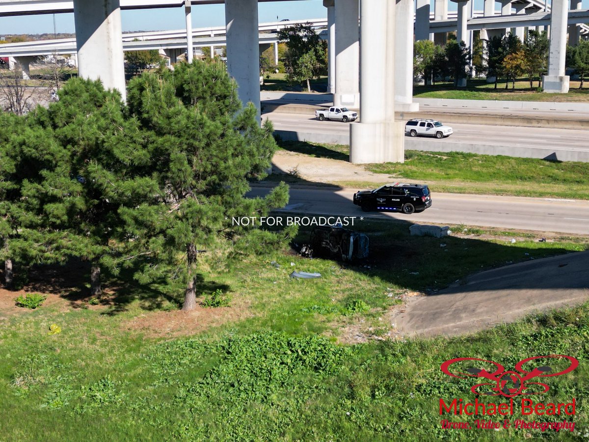 Police confirm 1 person has died in a fiery crash Saturday afternoon on the southbound bound SR of I-35W going under I-20. Speed is believed to be a factor on the sharp turn. The crash was so violent it ripped the motor from the vehicle.