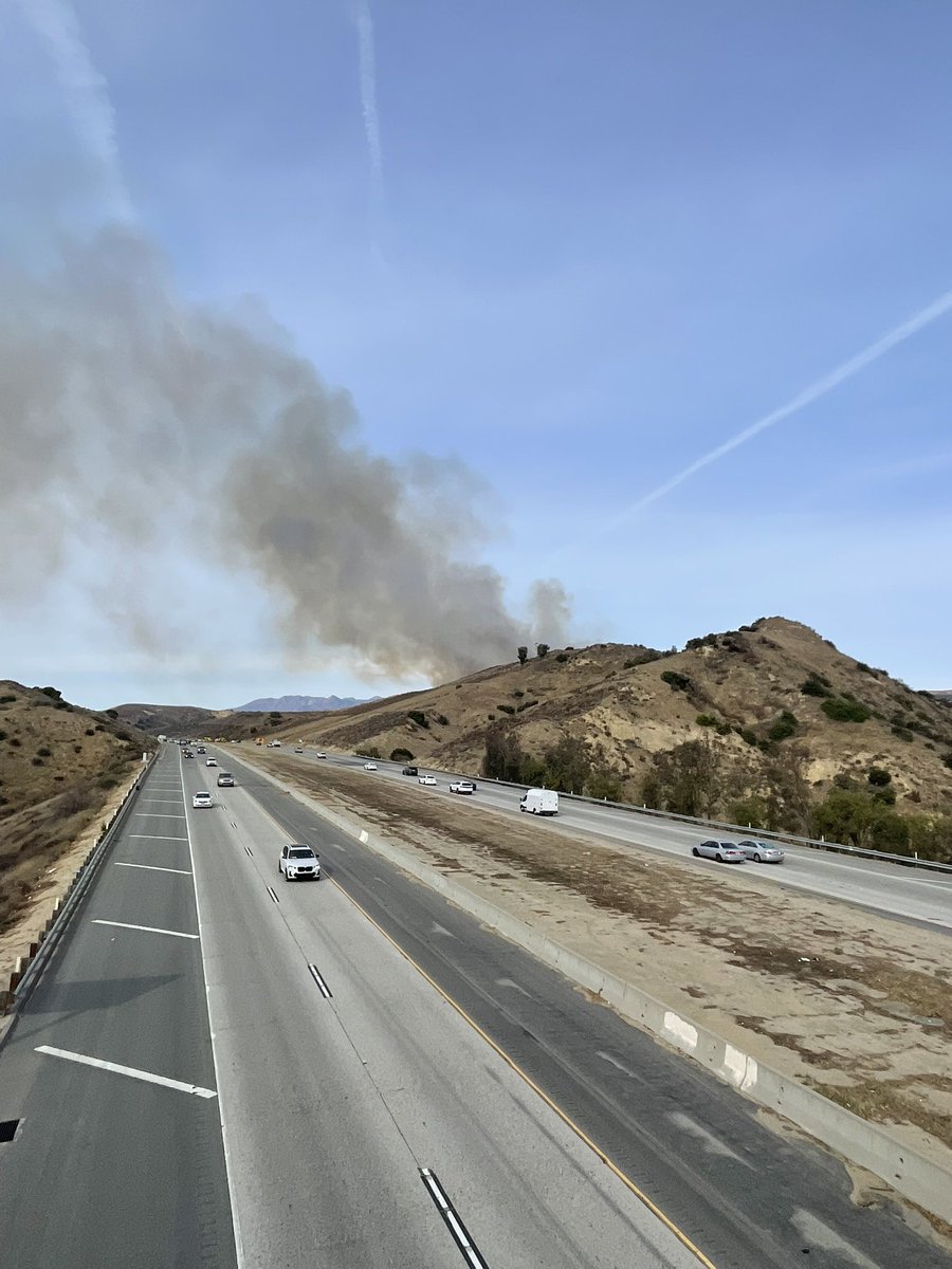 MaderaFire FFs are responding to the area of Simi Valley by Madera Rd and the Simi valley Landfill. A full brush response is arriving on scene. Initial reports indicate  approximately 1.5 acre fire being pushed by the East winds