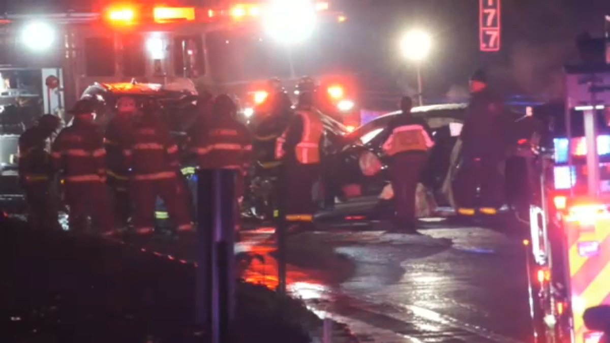 6 people hurt, including elderly woman, in apparent wrong-way crash on Hutchinson River Parkway