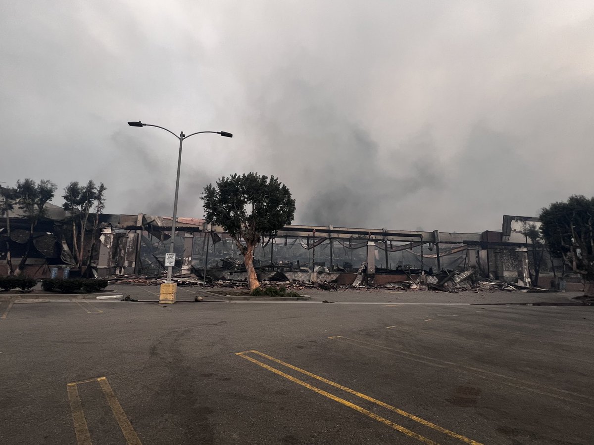 Confirmed that Ralphs on Sunset Blvd in Pacific Palisades is a total loss