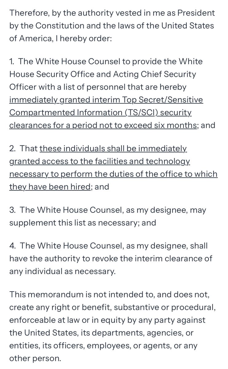 Otra orden ejecutiva que Trump acaba de firmar le da al abogado de la Casa Blanca la autoridad total para otorgar autorizaciones de seguridad provisionales y de alto secreto a quien el presidente desee por hasta seis meses.