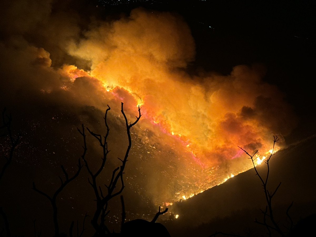 Border2Fire [update] The fire is now 566 acres and is 0% contained