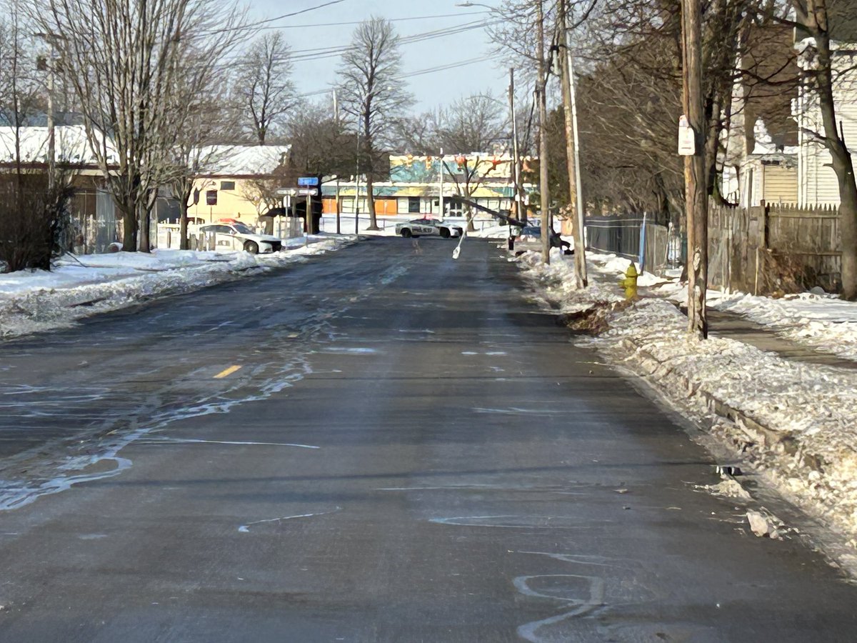 @RochesterNYPD on scene of a car into a pole crash at Bay Street and Siegel Street. Bay Street is blocked between Miller Street and Portland Avenue.