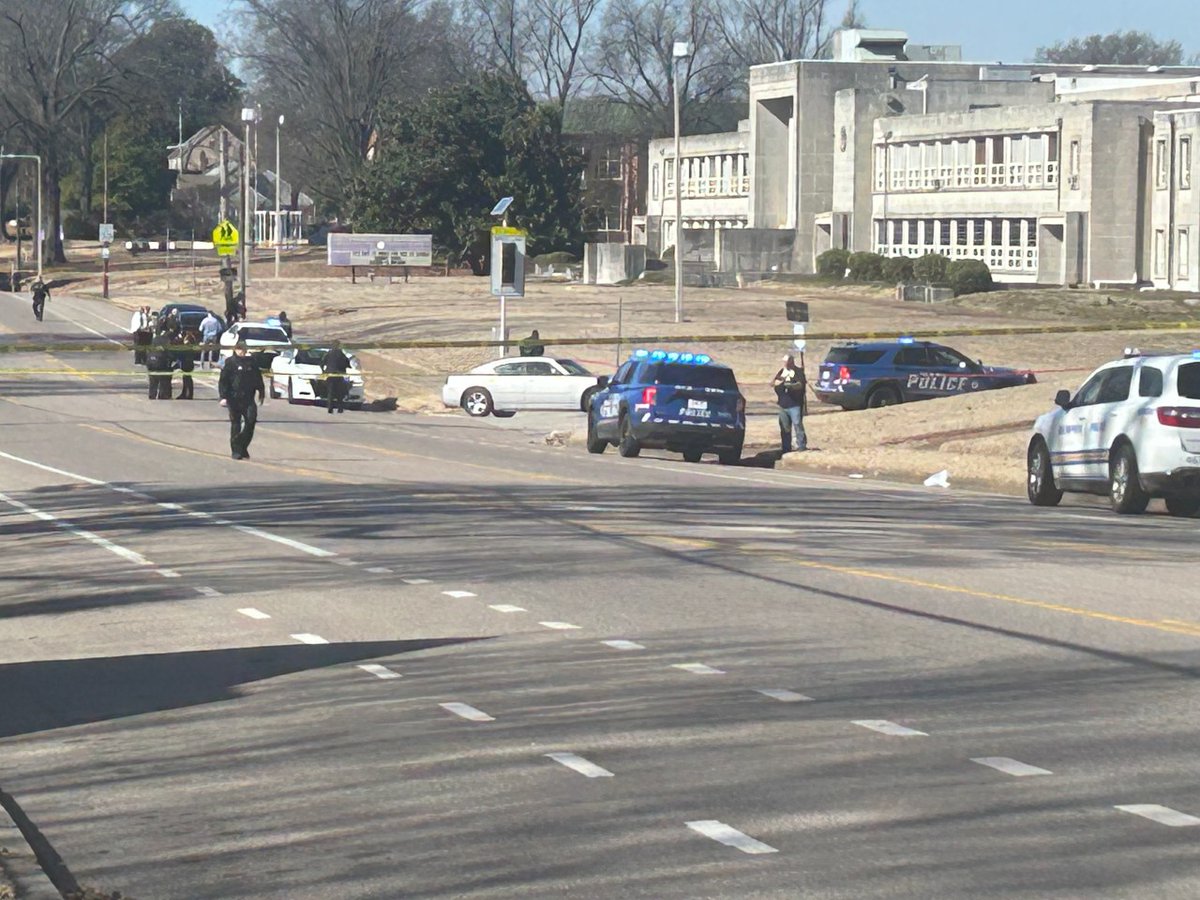 Officer shoots suspect carrying rifle toward Memphis elementary school