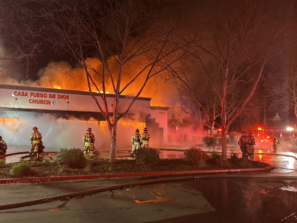 RCPD Officers and @sacsheriff  Deputies responded to the 10000 block of Folsom Boulevard in Rancho Cordova for a potential burglary in progress. When they arrived, they observed smoke coming out of the building.