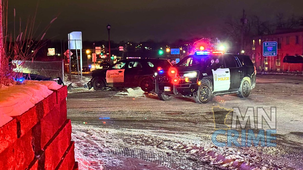 SAINT PAUL: An officer was injured in a 3-vehicle crash near Westminster St. & Maryland Ave. E. just before 8:30 p.m. Per dispatches, the collision sent an involved Honda CR-V into a nearby apartment building's window. The officer was reported to be semi-conscious at the scene…