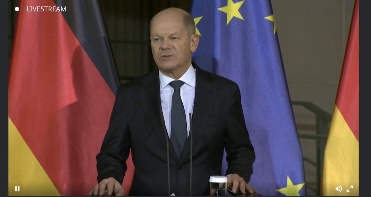 Scholz appelle à une nouvelle ère de transition en réponse aux récentes initiatives américaines.  Cela nécessite une réponse européenne claire, rapide et décisive. Pas un jour, mais maintenant.  Il appelle à une augmentation massive des dépenses militaires, à une réforme du frein à l'endettement et à une avancée du débat au sein de l'UE sur les investissements dans la défense