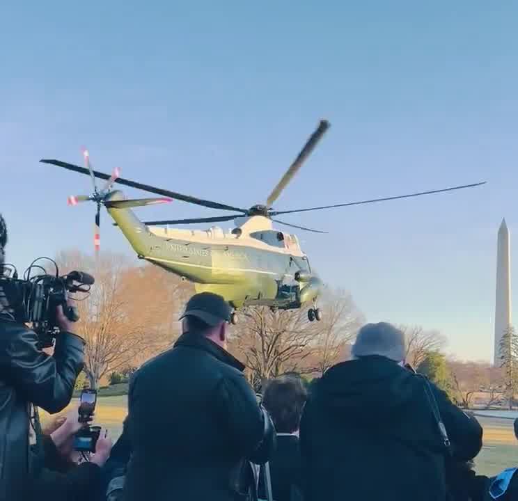 Trump leaves DC for Mar-a-Lago, tells us Zelenskyy wants to 'come back right now', but that 'I cannot let him back right now'