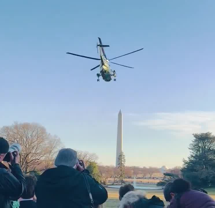 Trump leaves DC for Mar-a-Lago, tells us Zelenskyy wants to 'come back right now', but that 'I cannot let him back right now'