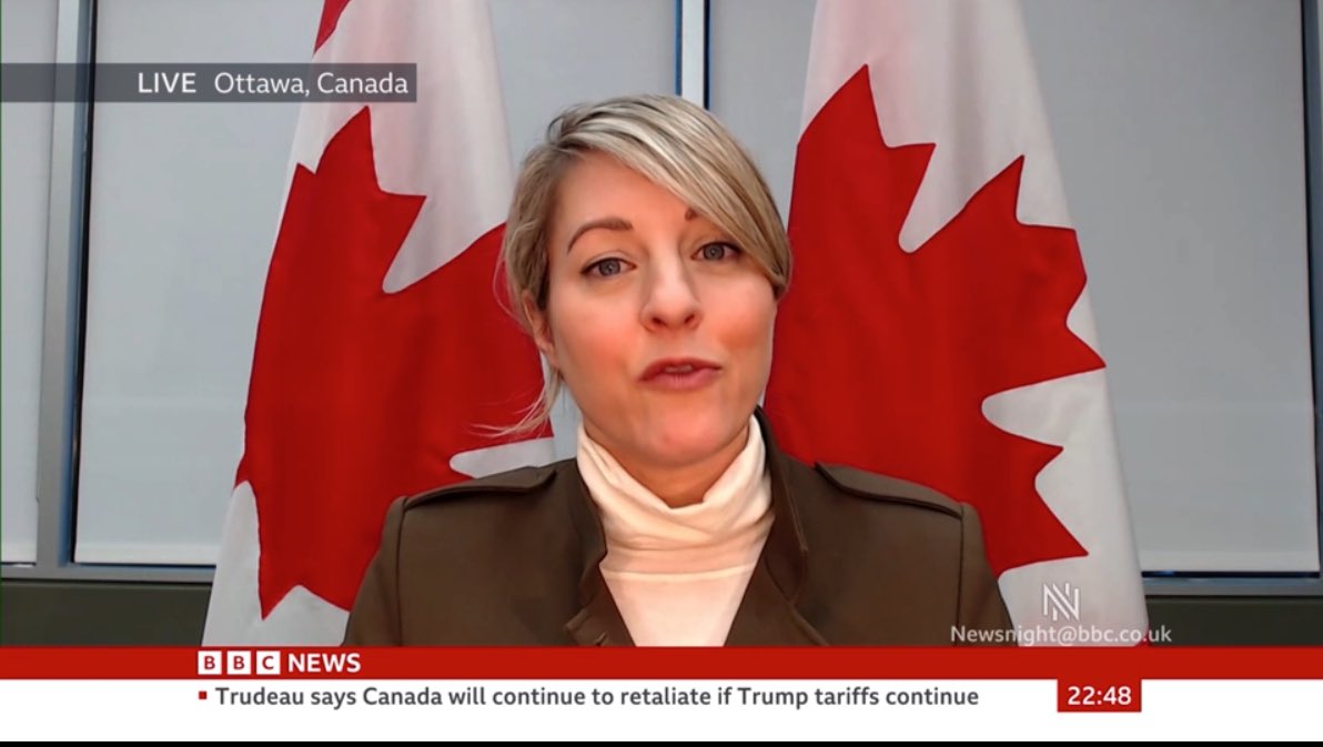 La ministre canadienne des Affaires étrangères Joly a déclaré à Victoria sur @BBCNewsnight que les menaces contre l'indépendance canadienne  ne sont pas une blague  lorsque les responsables de Trump leur parlent, ils disent que la coopération militaire et l'eau mise sur la table  ils nous ont menacés de différentes choses