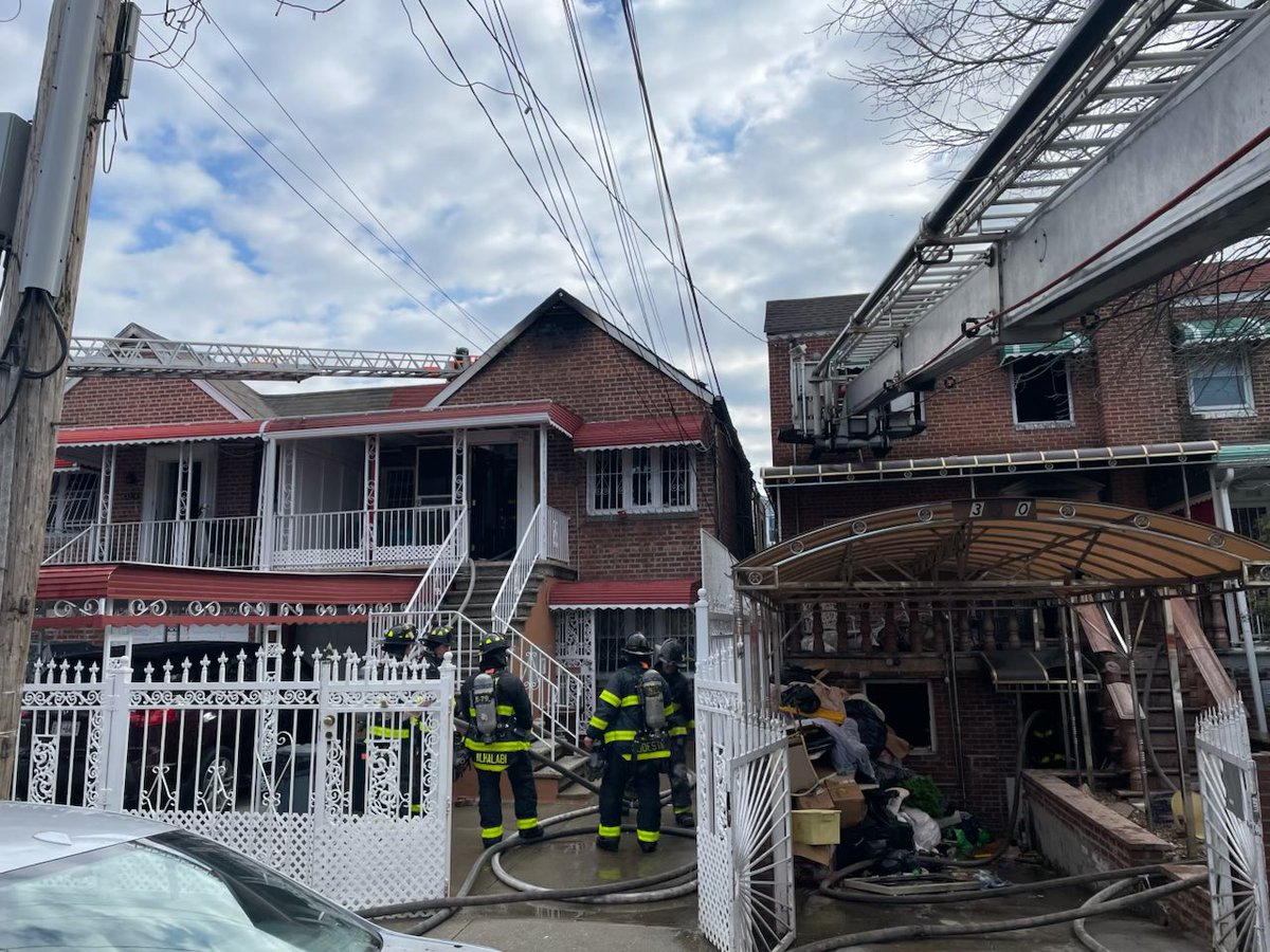 FDNY members operated at a 3-alarm fire at 3320 Paulding Avenue in the Bronx. Three firefighters were transported with minor injuries. 