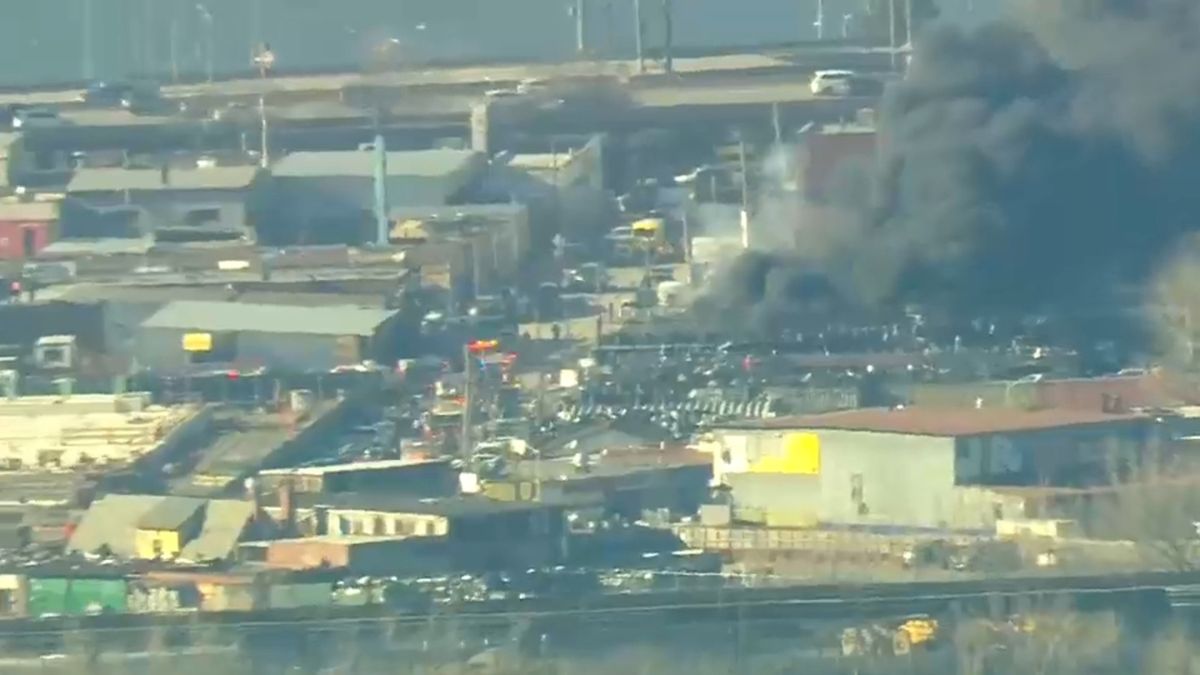 Crews battling fire at auto body shop in Willets Point, Queens