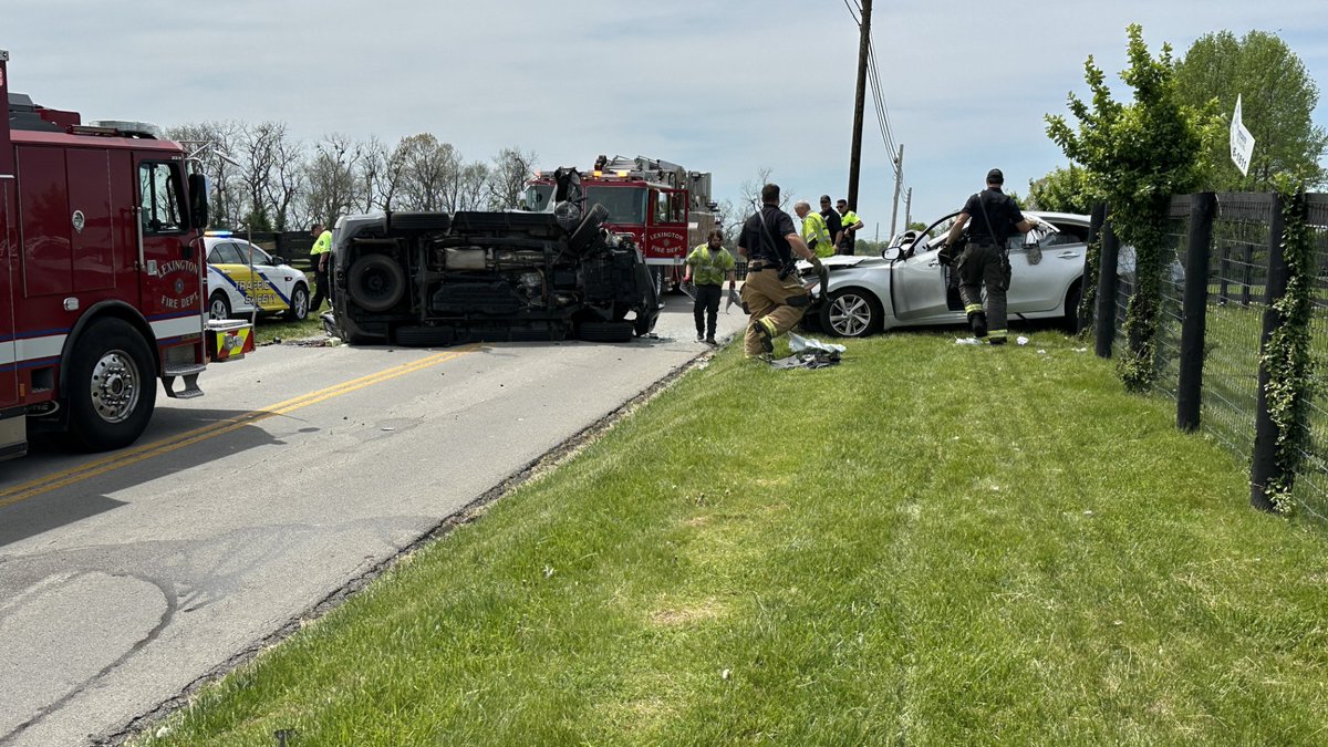 5 taken to hospital after Lexington crash