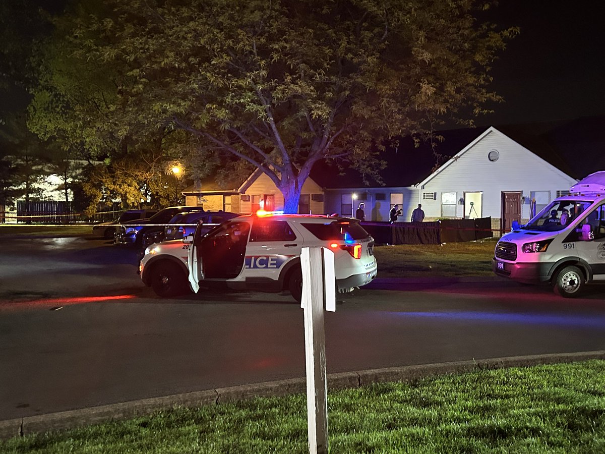 Police investigate a double-murder suicide at an apartment complex in Canal Winchester.A neighbor tells she heard a woman screaming and then multiple gunshots.She described the screams as “gut wrenching