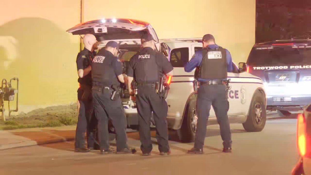 Police are on the scene of Hudson Ave and Main Street searching for suspects involved in a West Carrollton burglary