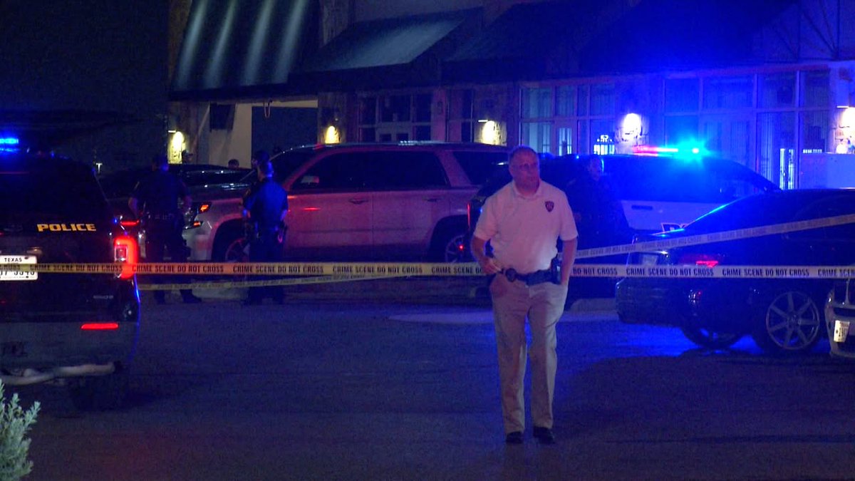 Man critically injured after being shot in head by security guard outside West Side bar