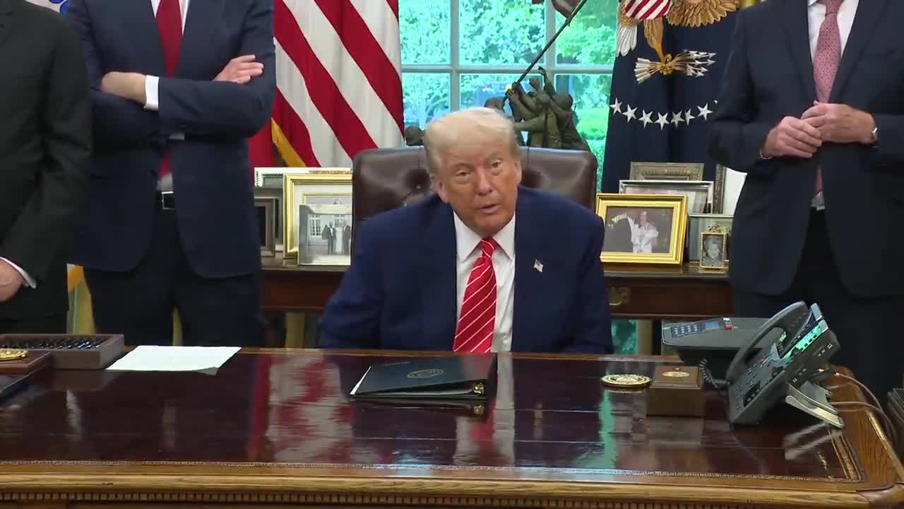 JOURNALISTE : Si les négociations avec la Chine se déroulent bien ce week-end, envisageriez-vous alors de réduire les droits de douane sur la Chine  @POTUS :  Eh bien, c'est possible. On verra. Pour l'instant, on ne peut pas faire plus. Je pense que nous allons avoir une très bonne relation. 