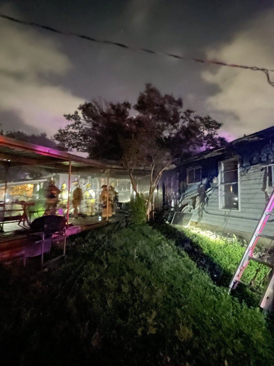 Austin firefighters on scene of a structure fire in the 7000 block of Rufus Dr. Fire crews have now extinguished porch fire &amp; are working to ensure extinguishment of fire extension into the home.