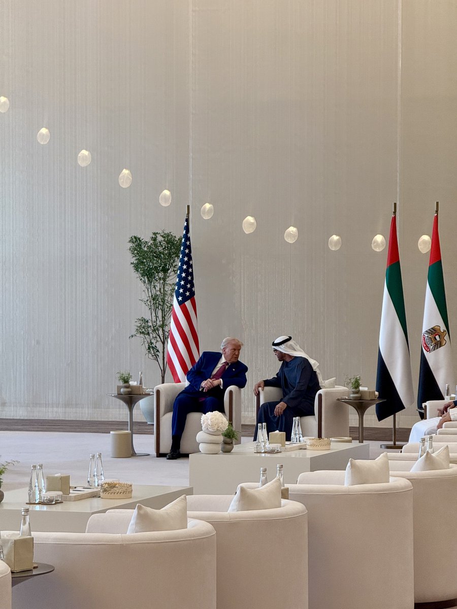 الرئيس @realDonaldTrump يلتقي رئيس دولة الإمارات العربية المتحدة في أبو ظبي