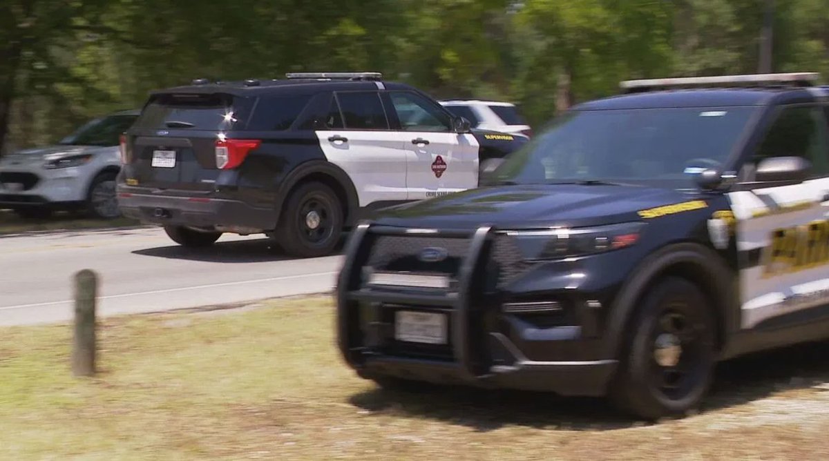 DEAD BODY FOUND    were called to the scene near the park, where the body had been discovered. Officers determined he was lying on his side and decomposing at the time he was found
