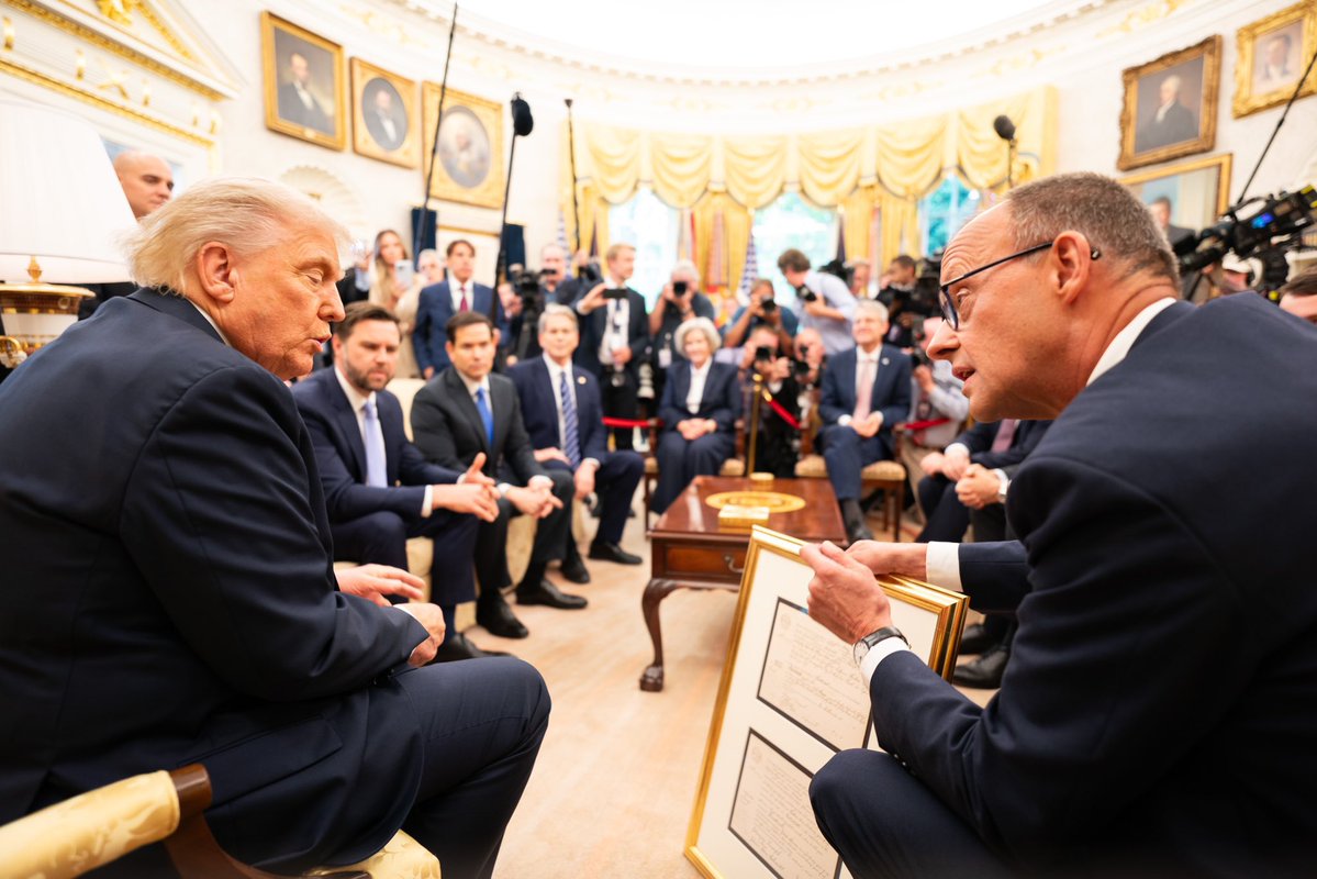 Kanclerz Niemiec Merz po wizycie w Białym Domu: „Prezydent Trump jest kluczowy dla zakończenia rosyjskiej wojny agresywnej przeciwko Ukrainie. Powiedziałem mu to dzisiaj podczas naszych rozmów na zewnątrz i w Gabinecie Owalnym: Może wywierać presję na Rosję.