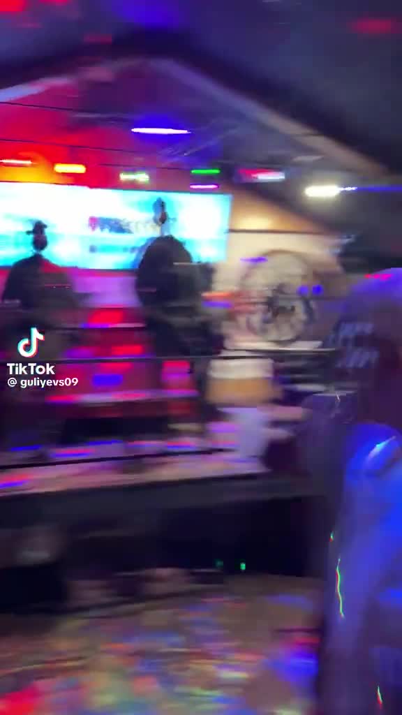 ICE, Güney Carolina'nın Charleston kentindeki bir restoran ve bara baskın düzenledi