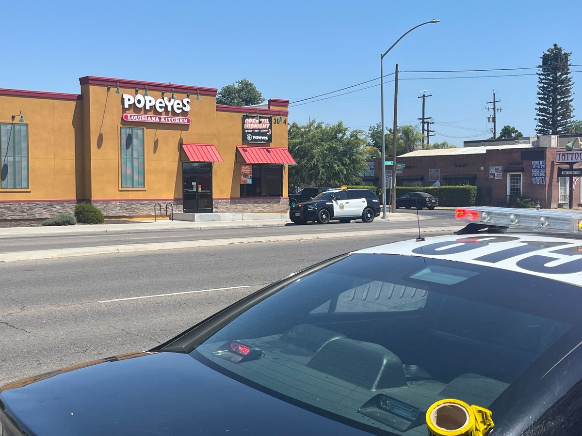 Central Fresno'daki bir Popeyes fast food şubesinde bıçaklanan bir adam hastanede tedavi görüyor