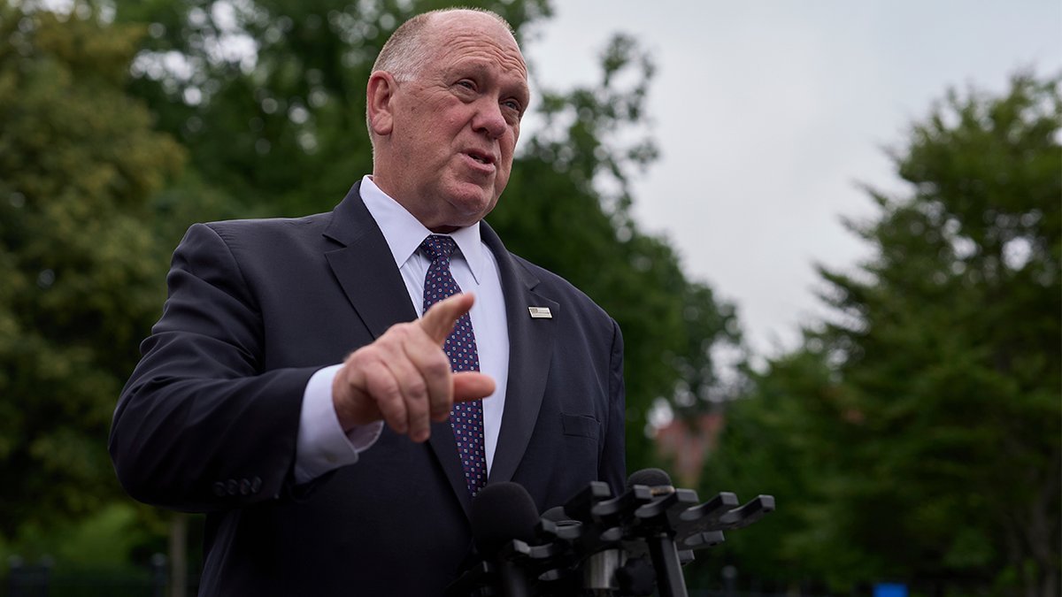 Sınır muhafızı Tom Homan, yetkililerin ICE baskınına verdiği yanıt nedeniyle federal suçlamalarla karşı karşıya kalabileceğini söyledi