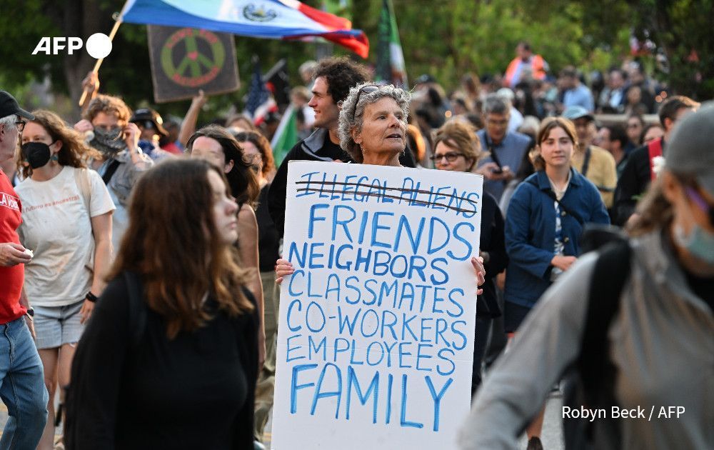 Police make 'mass arrests' in LA as groups gathered in violation of an overnight curfew after a fifth day of protests against Donald Trump's immigration crackdown