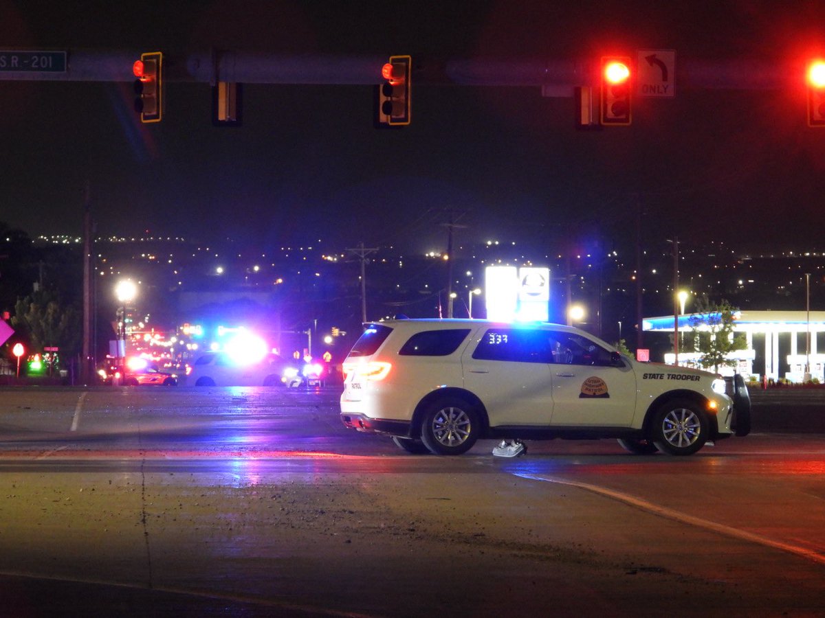 2 killed, 1 critically injured in SR-201 crash