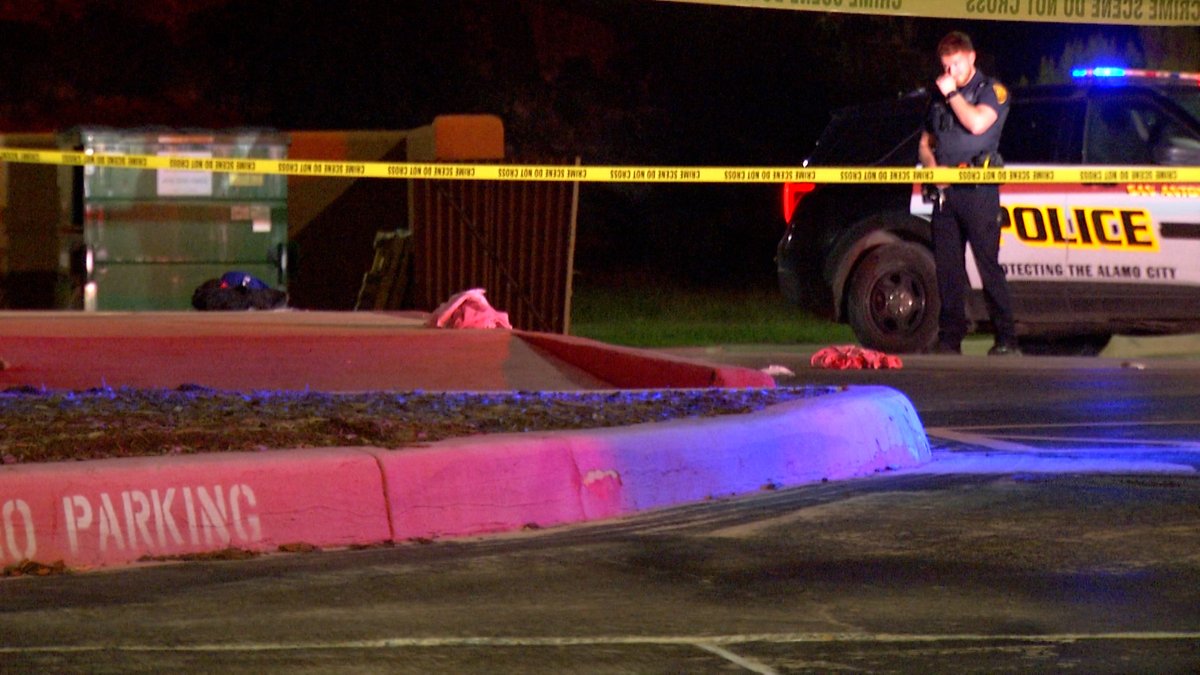 Stabbing at Far North Side hotel leaves man critically injured, suspect still at large