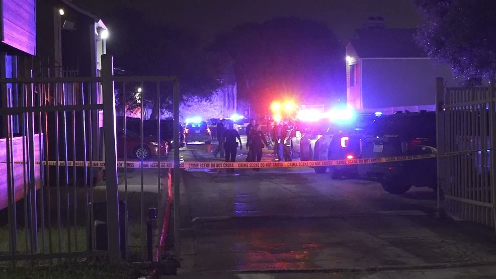 Man killed  in a shooting at Northeast Side apartment complex