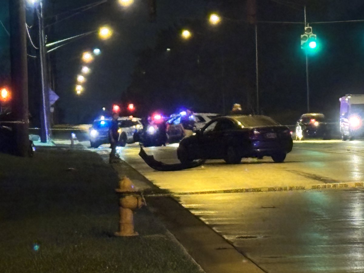 2 killed, juvenile injured in car crash on Sawmill Road