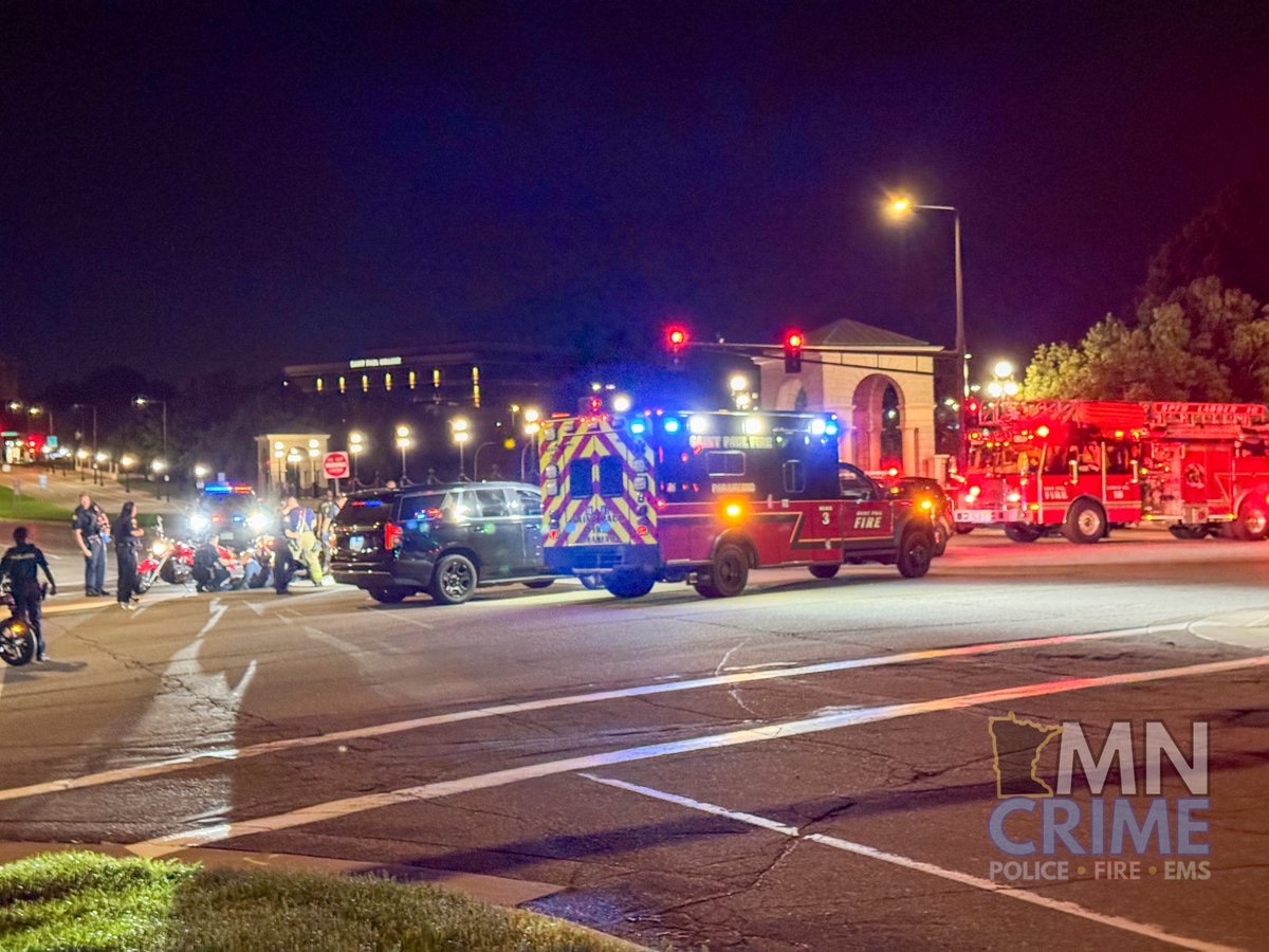 SAINT PAUL: John Ireland Blvd & 12th St – Officers and medics are on scene of a crash involving a motorcycle. Three ambulances were requested by fire crews arriving st the scene. Roads are blocked in the area as crews respond