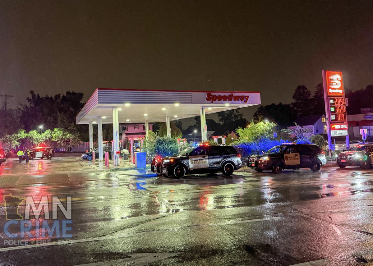 SAINT PAUL: Multiple people were reportedly sprayed with bear mace during a fight inside the Speedway store at Arkwright St. & Maryland Ave. E. Four ambulance rigs were dispatched, though all involved have refused medical attention or already left the scene. As many as 10 people