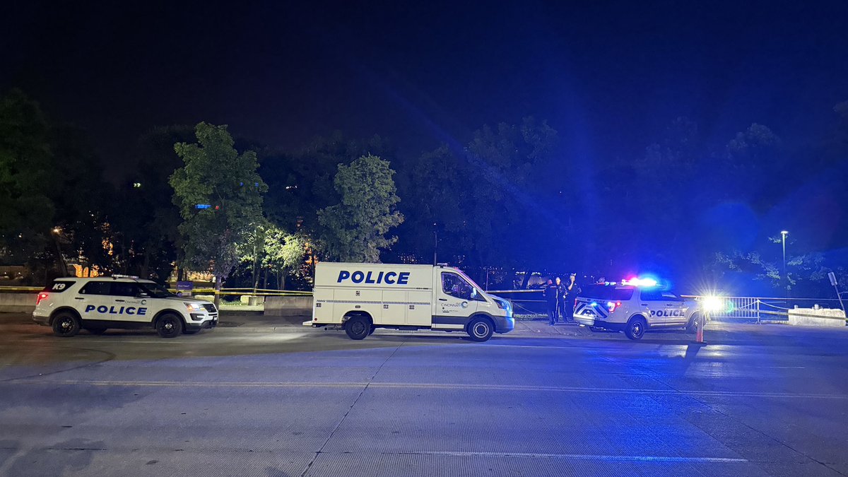 A man was shot in the back at Smale Park around 5:01 a.m. this morning — He’s in serious condition at UC Hospital. Cincinnati Police responded within a minute and are searching for a suspect