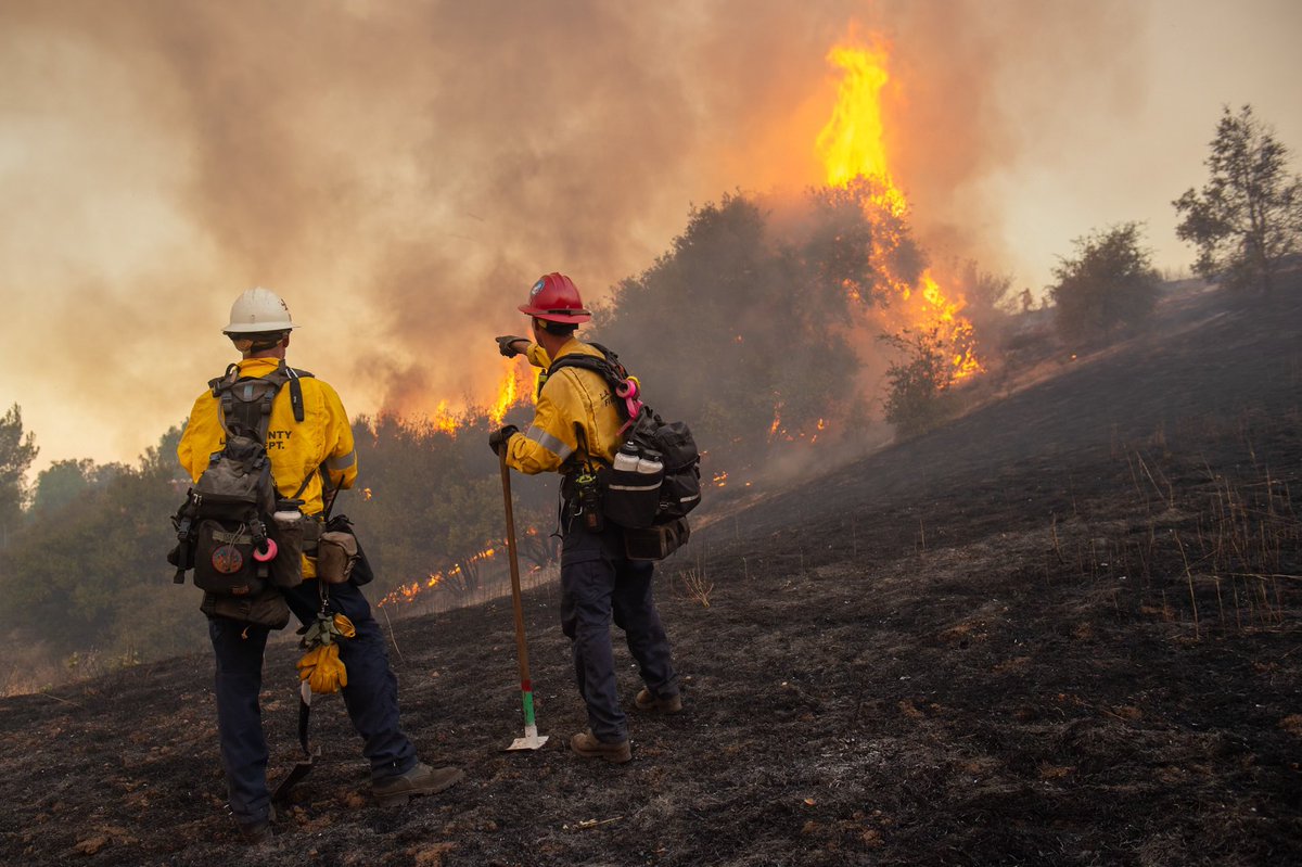 CanyonFire Morning update: The fire is now over 4,856 acres & 0% contained. Fire activity overnight was pretty mild.