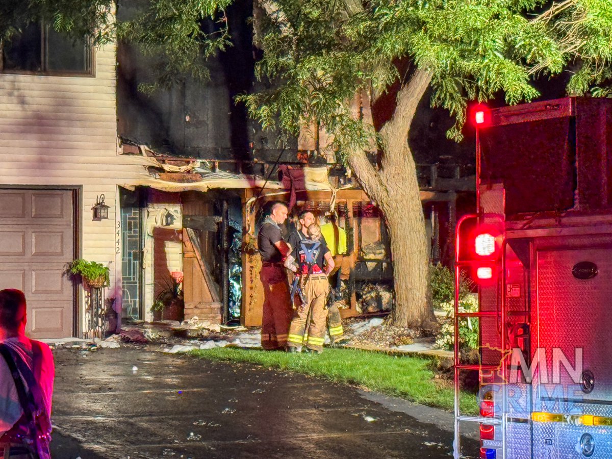 WHITE BEAR LAKE: 34xx Willow Ave. – Crews are on scene of a house fire. Firefighters reported heavy flames showing from the front entryway when they arrived. Police say everyone was able to get out safely, and neighboring units were evacuated as firefighters worked to extinguish