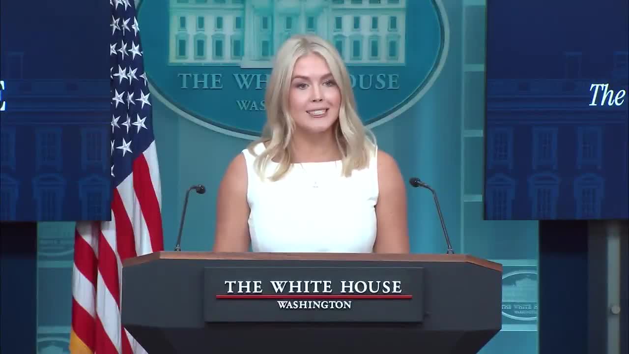 يقول @PressSec تعليقًا على جهود @POTUS لإعادة الأمن إلى واشنطن العاصمة: إجمالي الاعتقالات ٤٦٥، والعدد في ازدياد. لولا هذه القوة وتنسيقها العالي وقيادة هذا الرئيس، لكان هناك ٤٦٥ مجرمًا عنيفًا إضافيًا في شوارع هذه العاصمة.