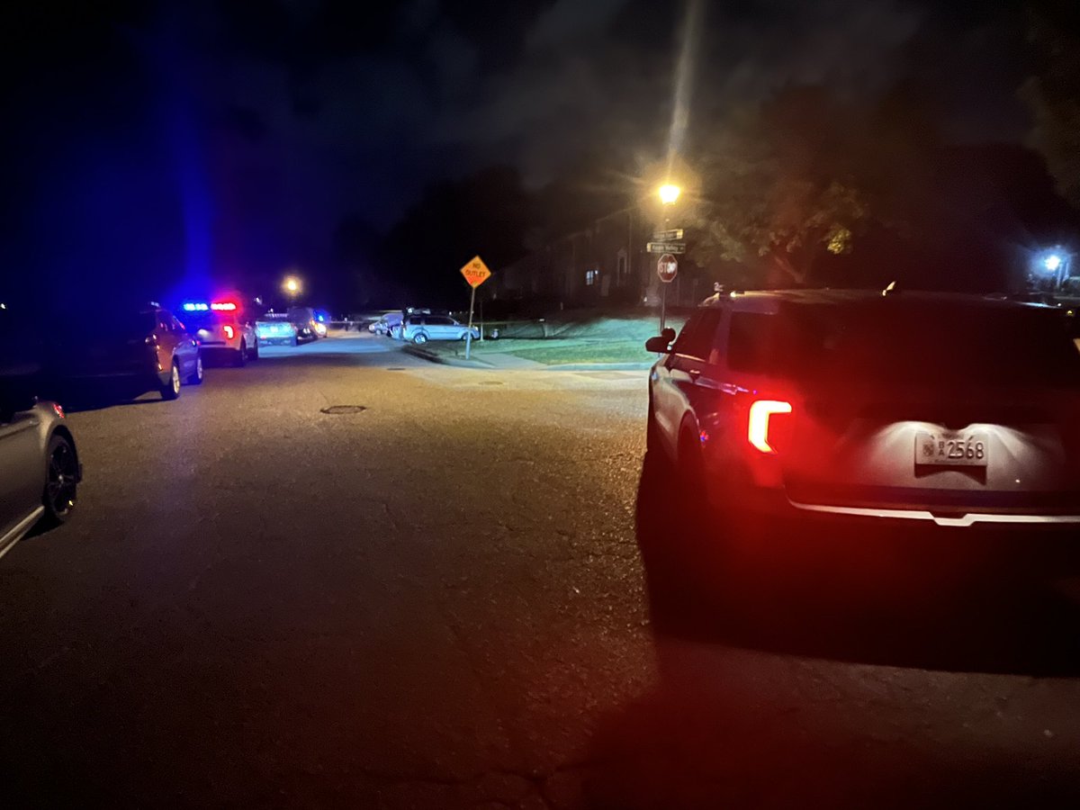 Three people were found dead inside of a Catonsville home this afternoon, per @BaltCoPolice. This is on Wiltton Farm Dr, off of Wilkens Ave. Police are calling this a fatal shooting investigation.