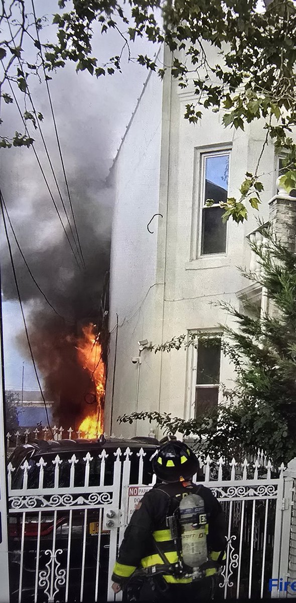Queens *2ND ALARM* Box 6027 95-20 111th St. South Richmond Hill. house fire, extending to exposure fdny