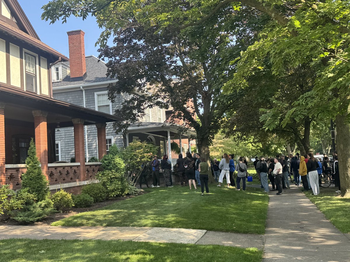 Rochester this morning. ICE showed up to arrest a roofing crew working on a house: They refused to get down from the roof. Residents / community leaders gathered to protest. Lawyers demanded warrants. ICE agents eventually left. Per Monroe Co. lawmaker Barnhart: People are yelling to them to stay strong. The agents are in the back yard.