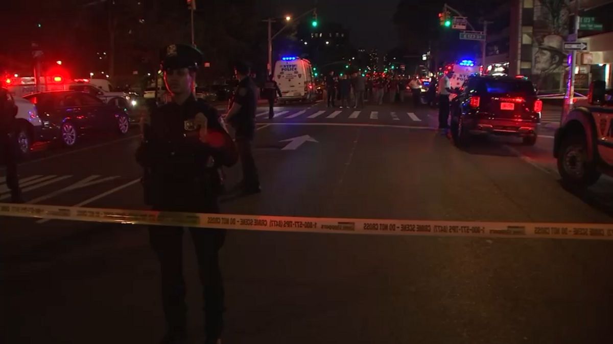 2 teens injured during shootout in East Harlem, police say